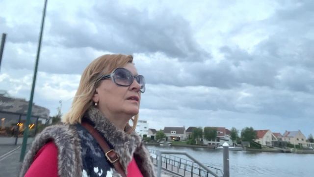 Вечером поле ужина прогулка перед сном смотреть онлайн