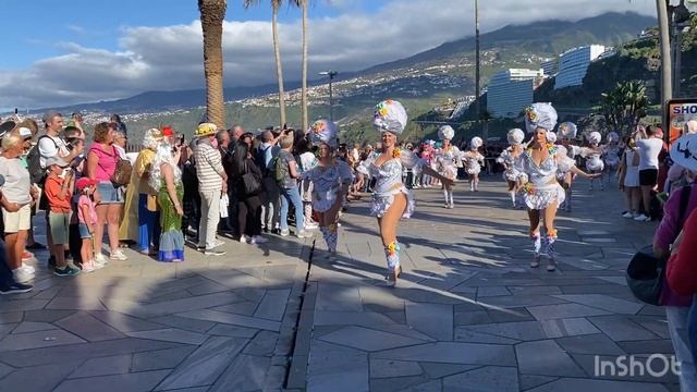 Яркий карнавал в Пуэрто де ла Круз .Heller Karneval In Puerto De La Cruz.