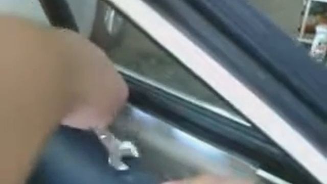 Видео. снятие форточки задней двери (треугольника) на Тойоте Камри. смотреть онлайн
