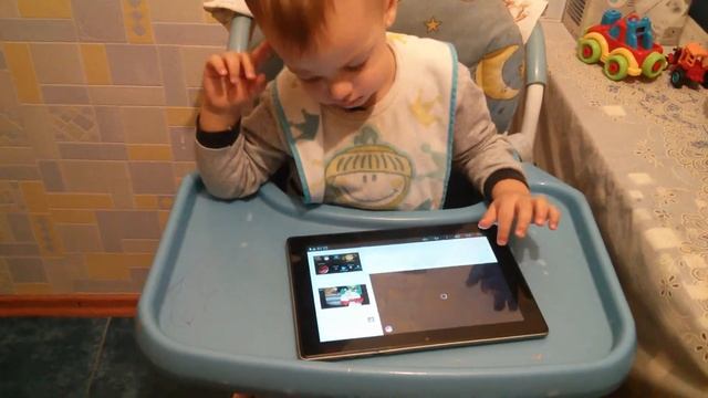 Ребенок и планшет смотреть онлайн