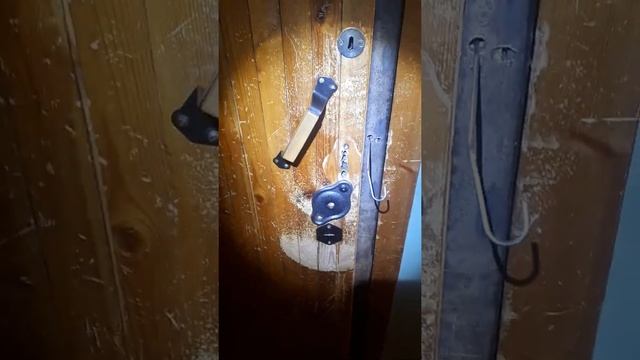 вскрытие двери после неудачной работы другого мастера по замкам. смотреть онлайн