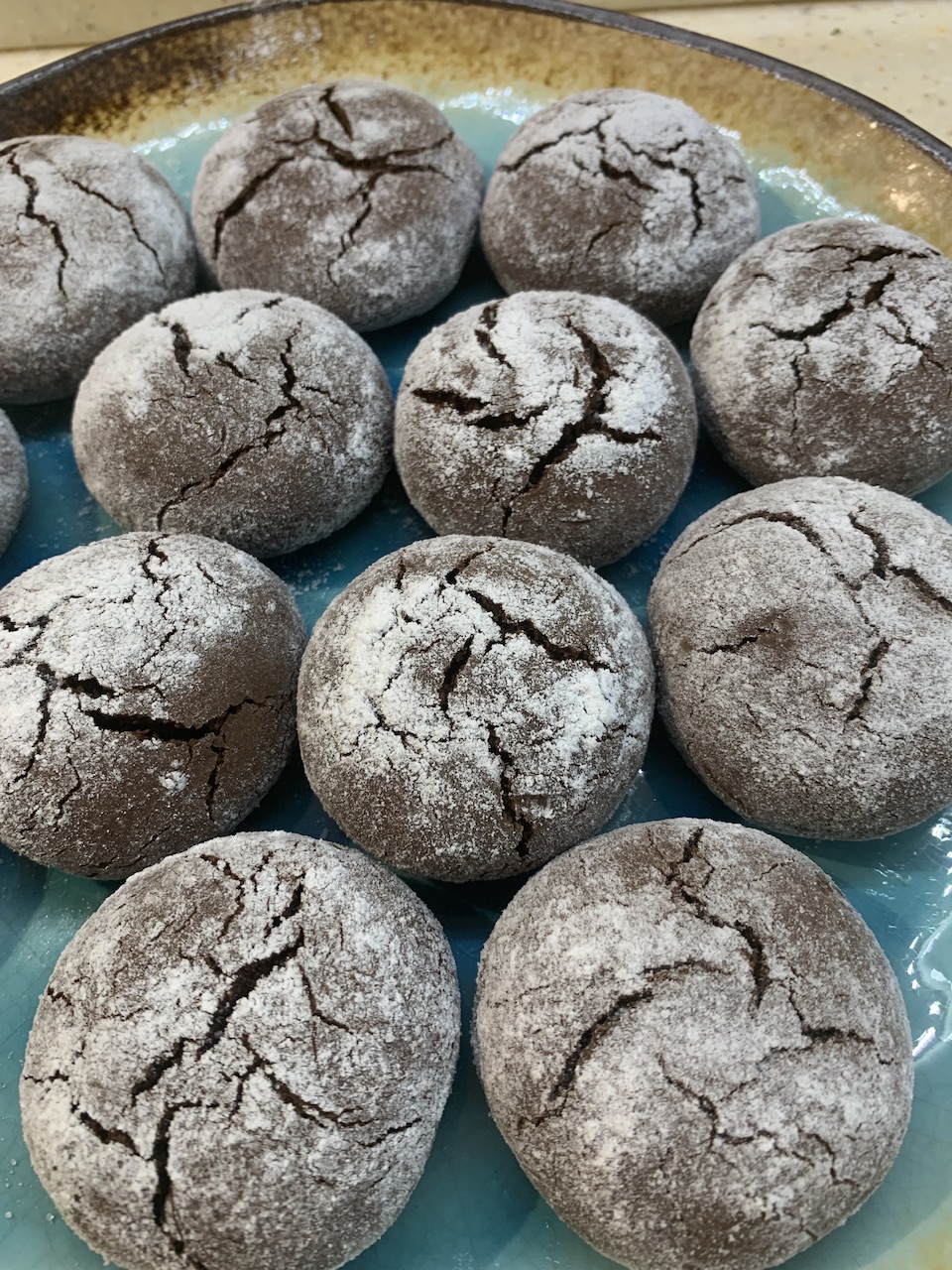 Шоколадные печенье с трещинами смотреть онлайн