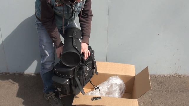 Обзор заднего кофра с клепками из кожзама смотреть онлайн