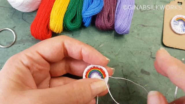 Rainbow Dorset Button Tutorial - How to make the rainbow button & an eyeglass holder brooch with it смотреть онлайн