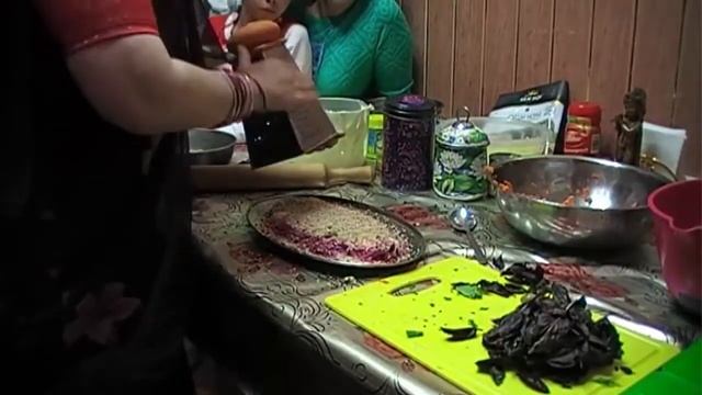 Сборка салата "любимый" по слоям с грецкими орехами! смотреть онлайн