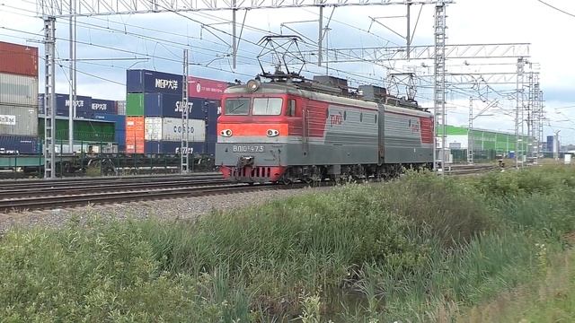 В ожидании поезда. Электровоз ВЛ10У-473 (ТЧЭ-1) стоит на 11-м пути ст. Электроугли. смотреть онлайн