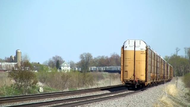 BNSF 5383 Meets BNSF 1106 at Shabbona, Illinois on 5-4-2011 смотреть онлайн