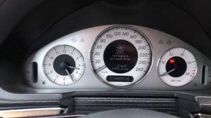 Как проверить уровень масла в мерседесе w211 дизель 3.2