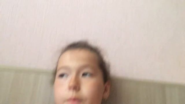 Я болею и лежу в кровати вторая серия Как выяснилось я заболела ангиной