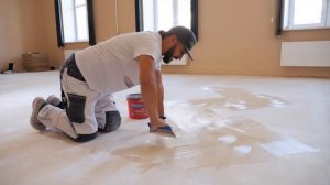 Укладка клеевого кварц винила на деревянное основание