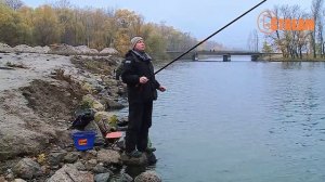 Промер глубины маховой удочкой на течении