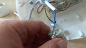 Уменьшение (увеличение) скоростей вентилятора конденсатором способ №1