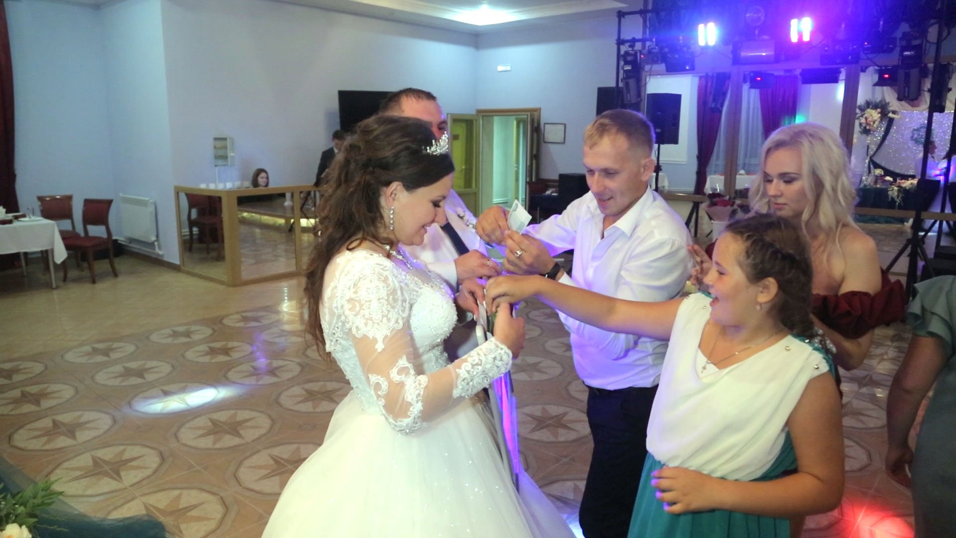 Сборы на мальчика и девочку на свадьбе смотреть онлайн