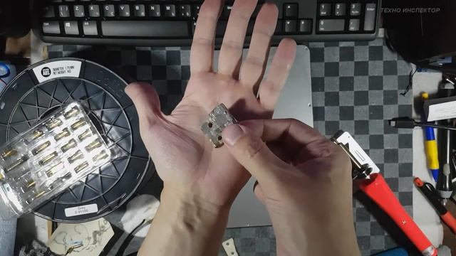 Применение 3D-ручки для домашнего ремонта! (Как починить держатель москитной сетки) смотреть онлайн