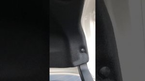 Toyota Corolla E210, замена лампочек подсветки номера