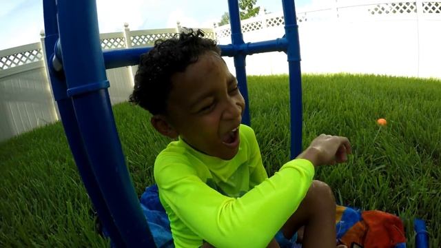 SPLASH TANK CHALLENGE!!!!| WHO CAN GET WHO WET FIRST????? смотреть онлайн