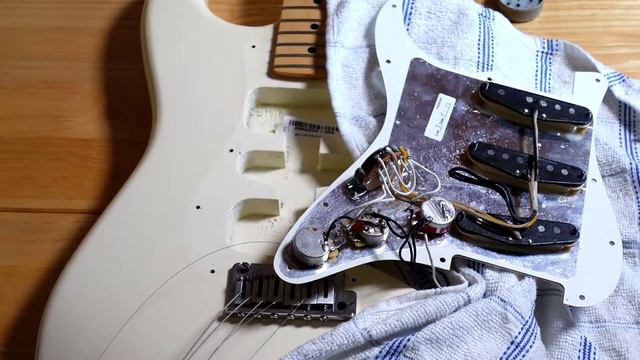 How To Fix A Stratocaster Volume Control With A Jim Dunlop Super Pot смотреть онлайн