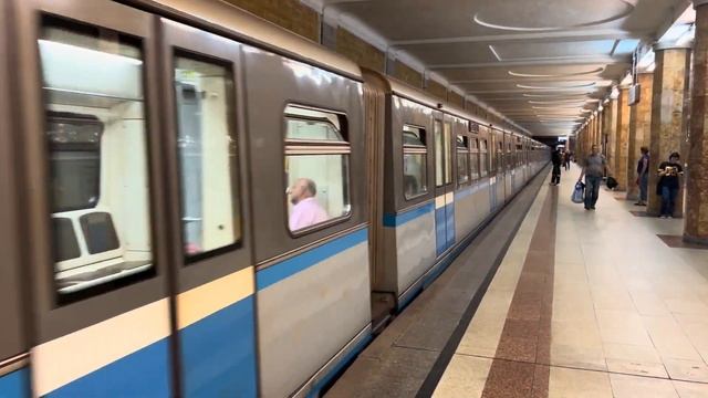 Метропоезд 81-740741.1 Русич станция метро Красносельская маршрут 3