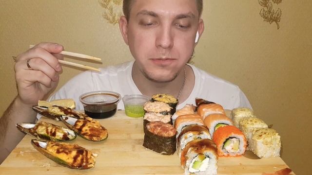 Суши /Запечённые мидии /Роллы /Гунканы /Mukbang /Мукбанг. #роллы #суши #мукбанг#먹방 смотреть онлайн