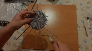 Круглое дно.Рассчёт стоек по нужному размеру.Подробный МК по плетению из бумажной лозы.