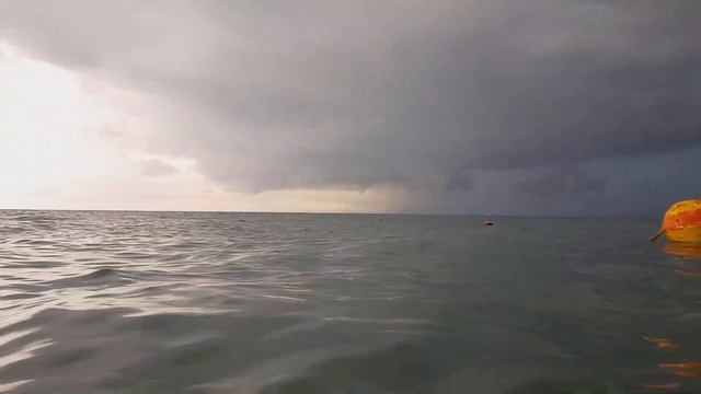 ЛАЗАРЕВСКОЕ 2020?СОЧИ. Молния в море! Теплое море,пасмурное утро! смотреть онлайн