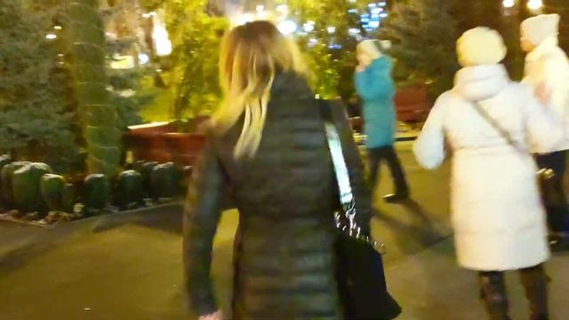 Красавица девчонка Танцы в парке Горького Харьков Декабрь 2021 смотреть онлайн