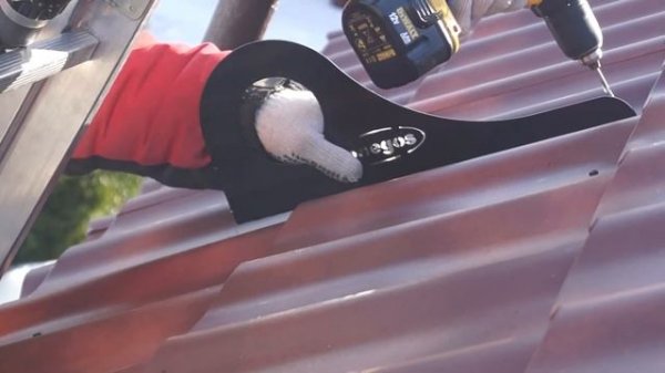 Монтаж снегозадержателей Snegos Бревно