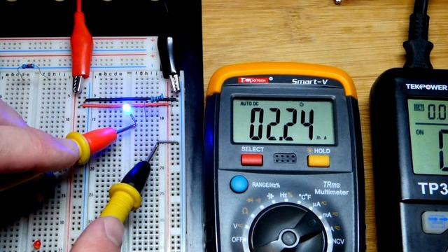Quick how to measure current with a multimeter DIY learning electronics LED circuit tutorial смотреть онлайн