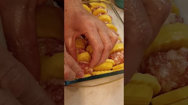 картофель запеченый с котлетками #картофель #котлеты #запеканка #запекаем смотреть онлайн