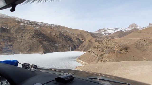 Дорога вокруг озера Гижгит зимой смотреть онлайн