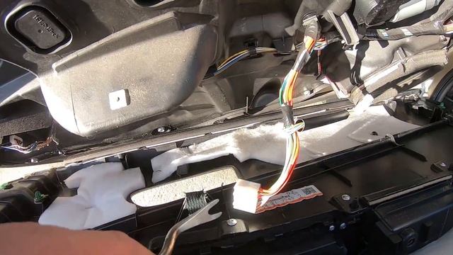 Снятие обшивки двери (дверные карты) Mazda 6 GG 2007 смотреть онлайн