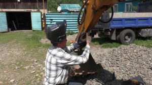 Как сделать упор ковша мини экскаватора для захвата.Большой палец ковша экскаватора.Excavator thumb