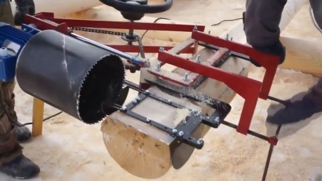 Мобильный чашкорезный станок для оцилиндрованного бревна смотреть онлайн