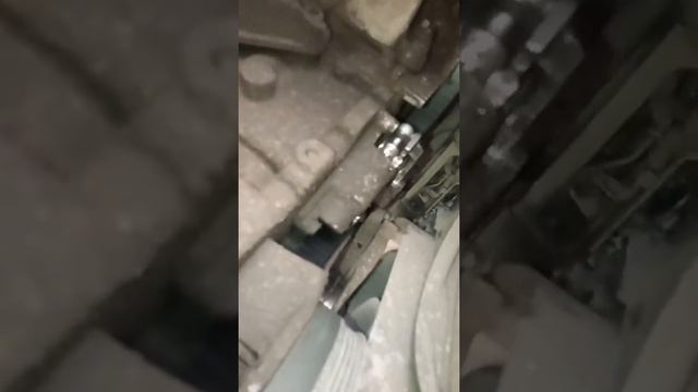 Как открыть капот на Ауди А4 если сорвался трос !все легко и просто . смотреть онлайн