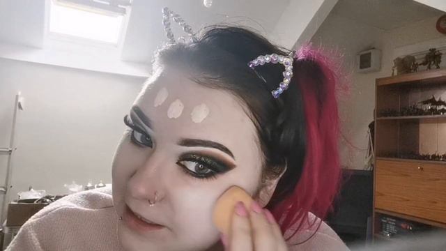 First impressions Illamasqua's Beyond Foundation shade LR1 смотреть онлайн
