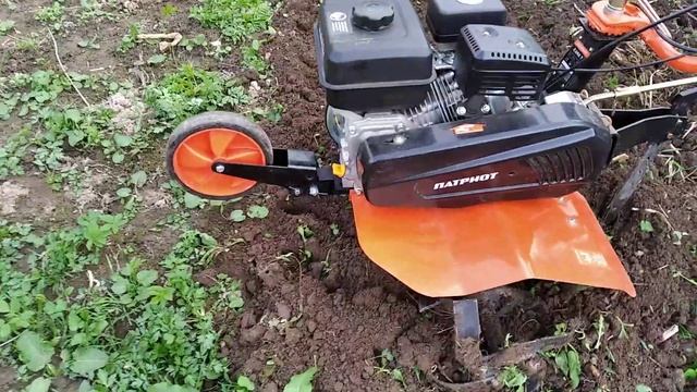 Обработка земли// культиватор. смотреть онлайн