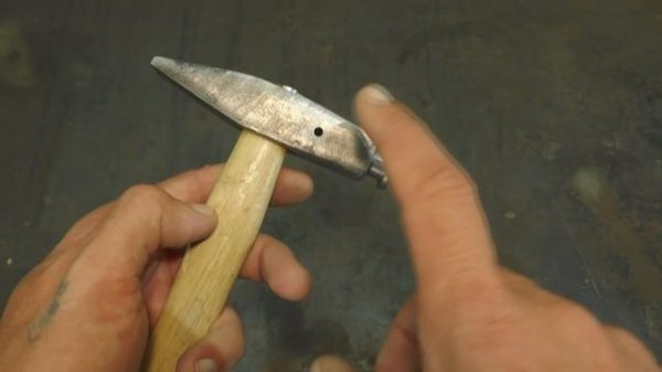 Необычный молоток