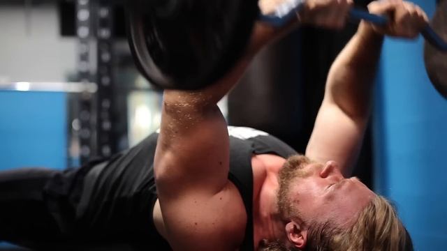 TRICEPS - Anatomy of a BUFF DUDE смотреть онлайн