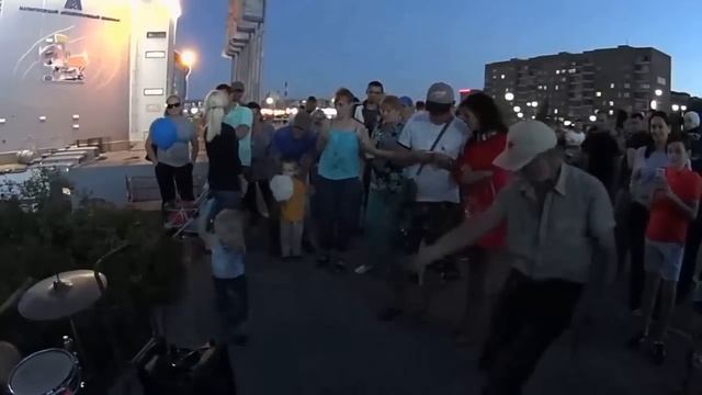 ЗАЖИГАЕМ ОТДЫХАЕМ ВЕСЕЛИМСЯ!!!!!! ДЕНЬ МЕТАЛЛУРГОВ! В МАГНИТОГОРСКЕ 2016 МАГНИТОГОРЕЦ смотреть онлайн