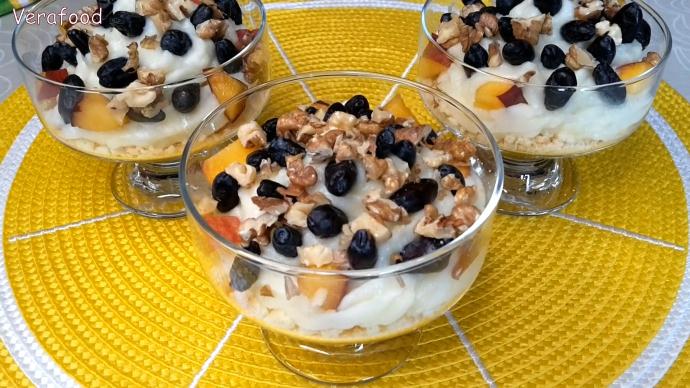 Ванильный пудинг. Легкий крем с фруктами, ягодами и орешками. смотреть онлайн