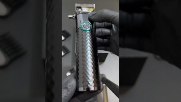 Профессиональная машинка для стрижки волос VGR V-682 , обзор