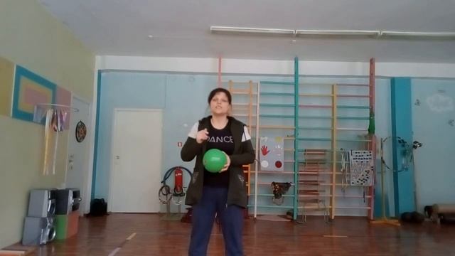 #дистанционка#учимсядома#Дистанционное обучение по Физкультуре. Упражнения с мячом. Занятие №1 смотреть онлайн
