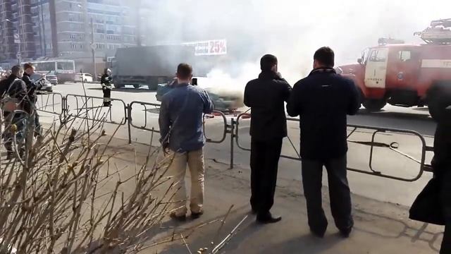 Возгорание ВАЗ 2115 на ул Карла Либкнехта 28 04 2015 Ижевск смотреть онлайн