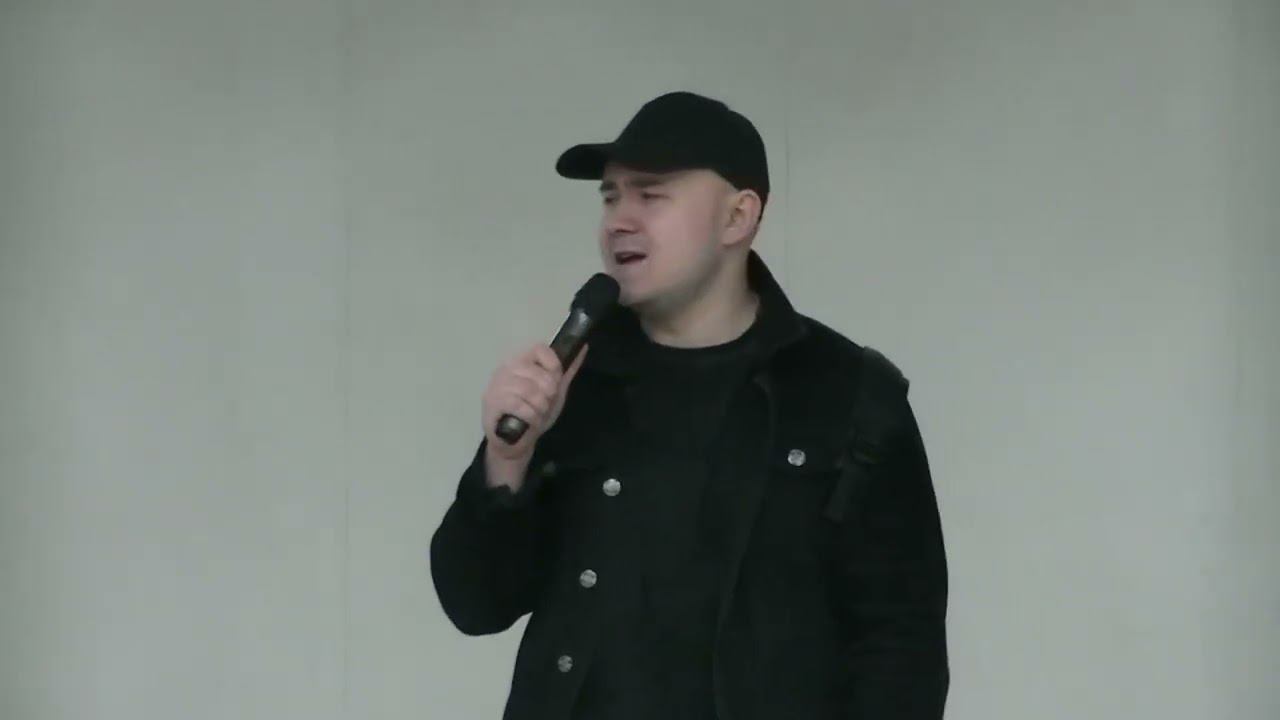 Музыка в метро. Неизвестный исполнитель. 29.04.2024 метро Новоясеневская смотреть онлайн