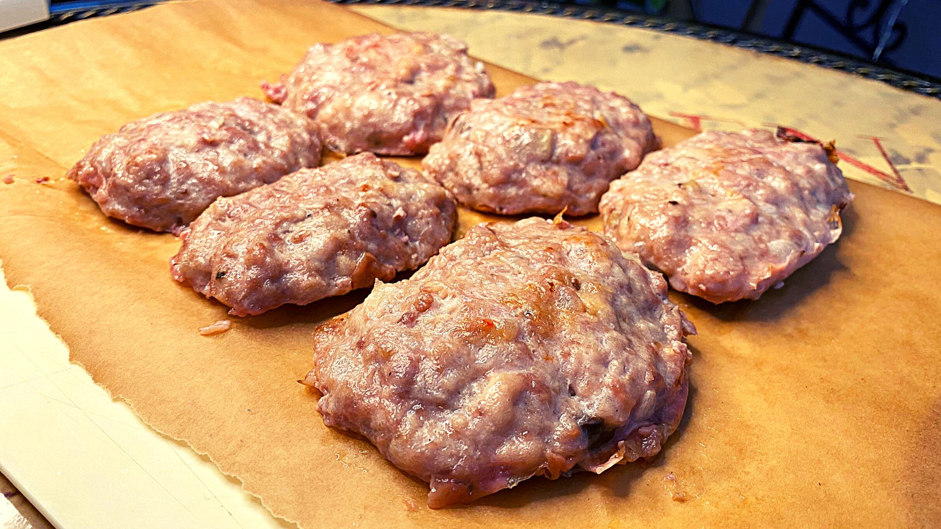 Нежные и сочные котлеты из домашнего фарша с грибной начинкой