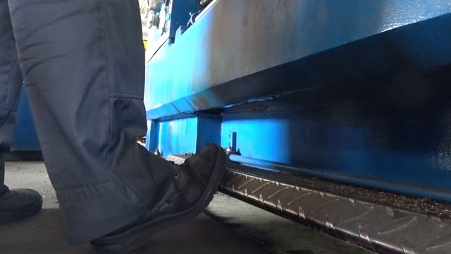 Нарезание трапецеидальной резьбы 28х5 (винт, гайка) смотреть онлайн