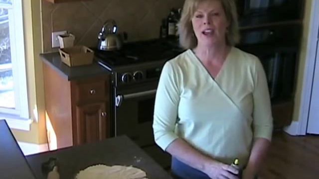 How to Make Simple Dog Treats by Leanne Ely of Saving Dinner смотреть онлайн
