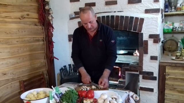 Свиные ребрышки с овощами на костре смотреть онлайн