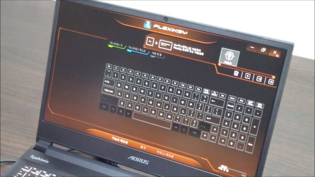 강력한 성능으로 무장한 144Hz 게이밍 노트북, 기가바이트 AORUS 5 SB i7 смотреть онлайн