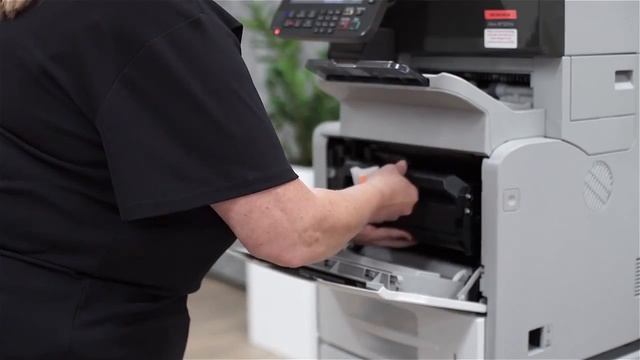 RICOH. Как заменить тонер-картридж в МФУ смотреть онлайн